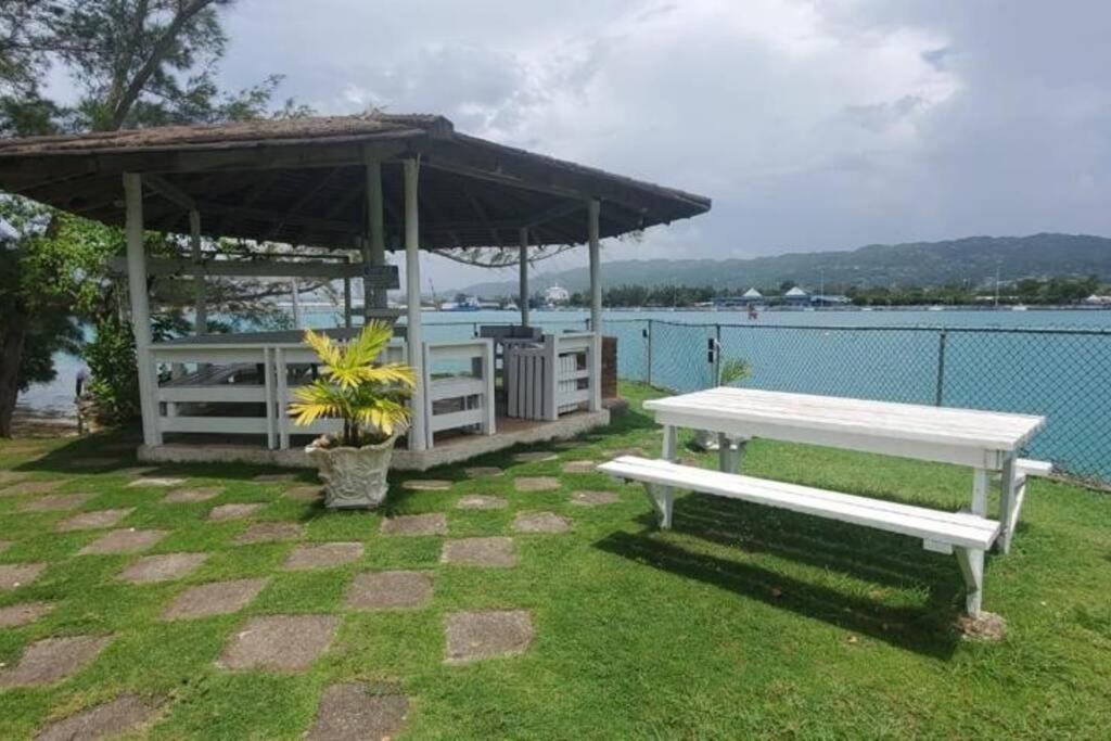 Chalet Cassie Apartment Montego Bay Exterior photo